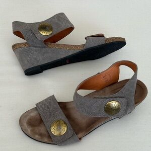 TAOS Carousel Suede  Gray Leather Comfort Ankle Strap Wedge Sandal EU 41/US9.5